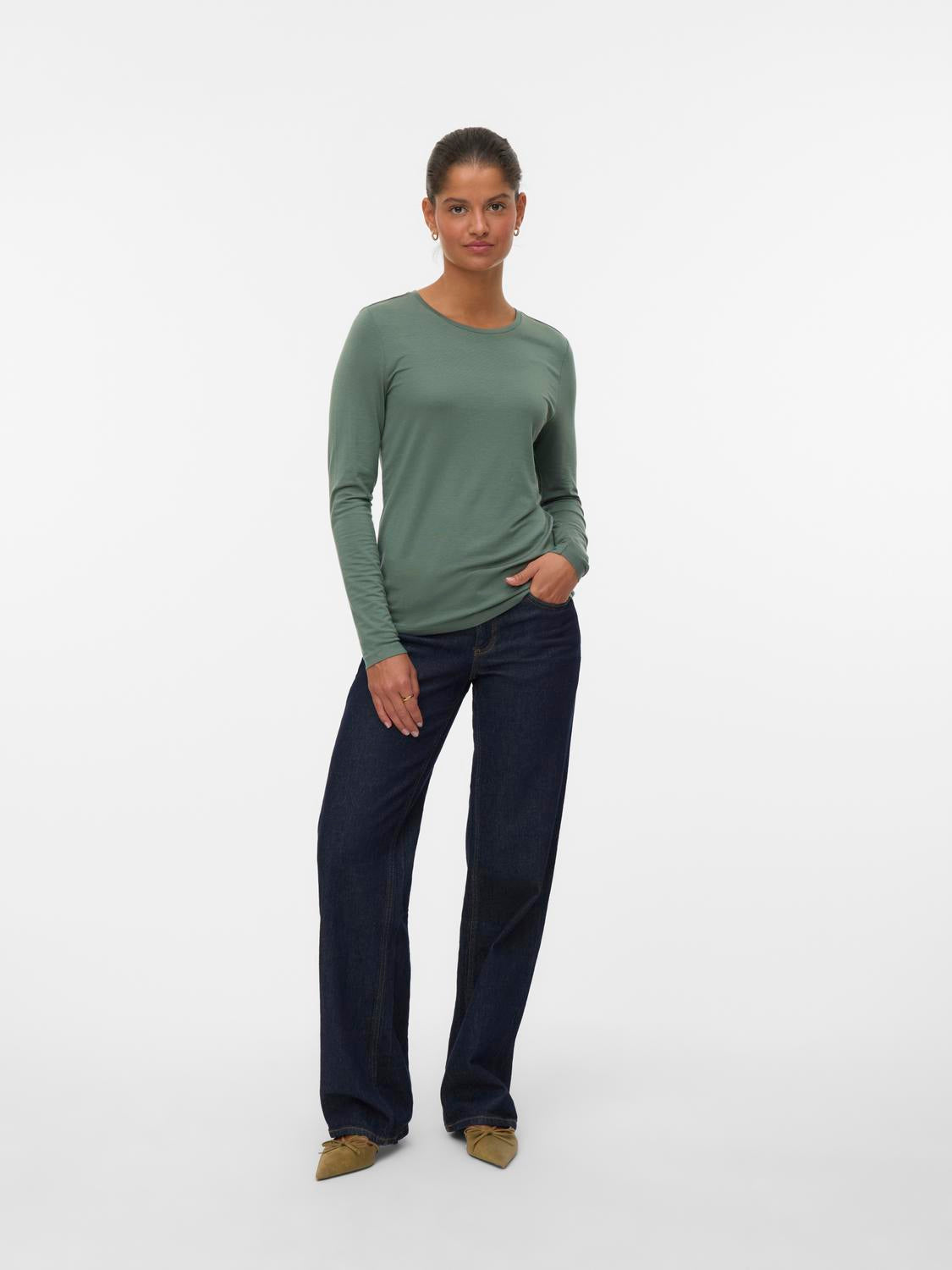 model_shot-front